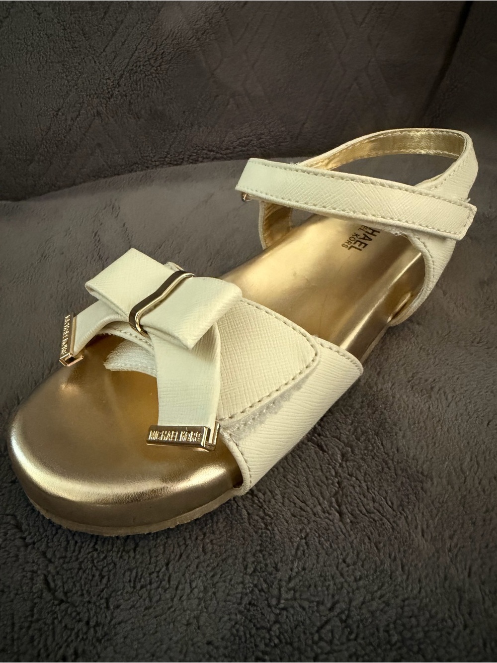 Michael Kors Marsha Kiera - Kids Bow-Accent Sandal in Ivory with Gold Insole
